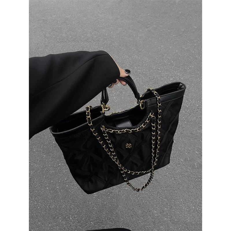 【万达撤柜】 高端黑色小香菱格链条手提包包女2025新款高级感大容