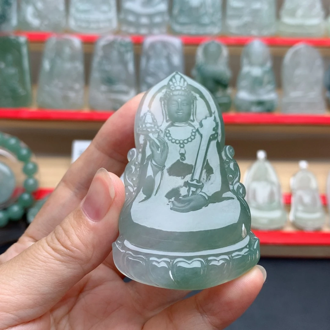 翡翠未镶嵌颈饰虚空
