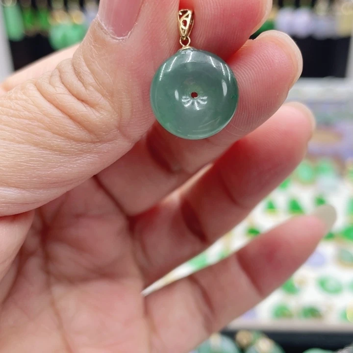 翡翠18K金镶嵌吊坠(赠链)