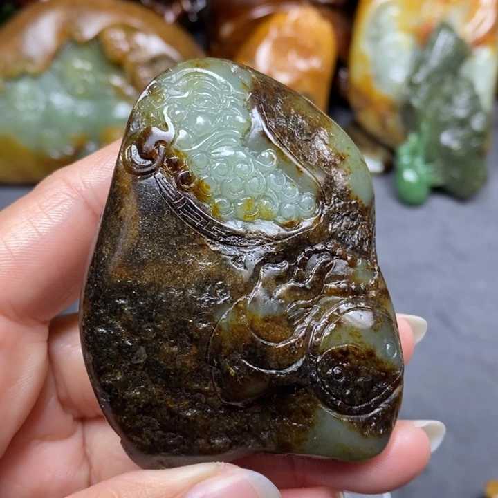 和田玉未镶嵌把件