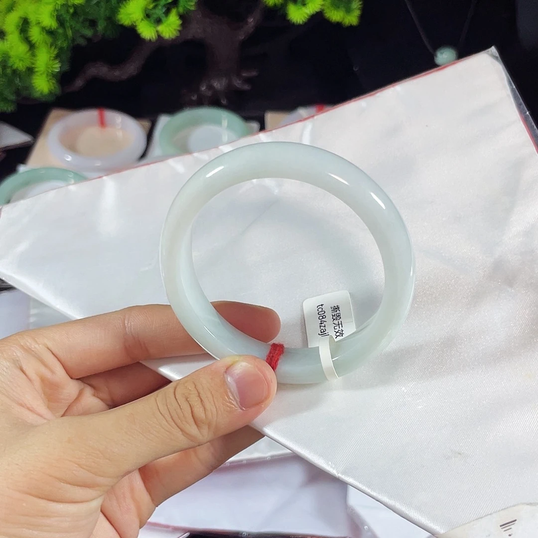 未镶嵌手镯翡翠天然翡翠手镯