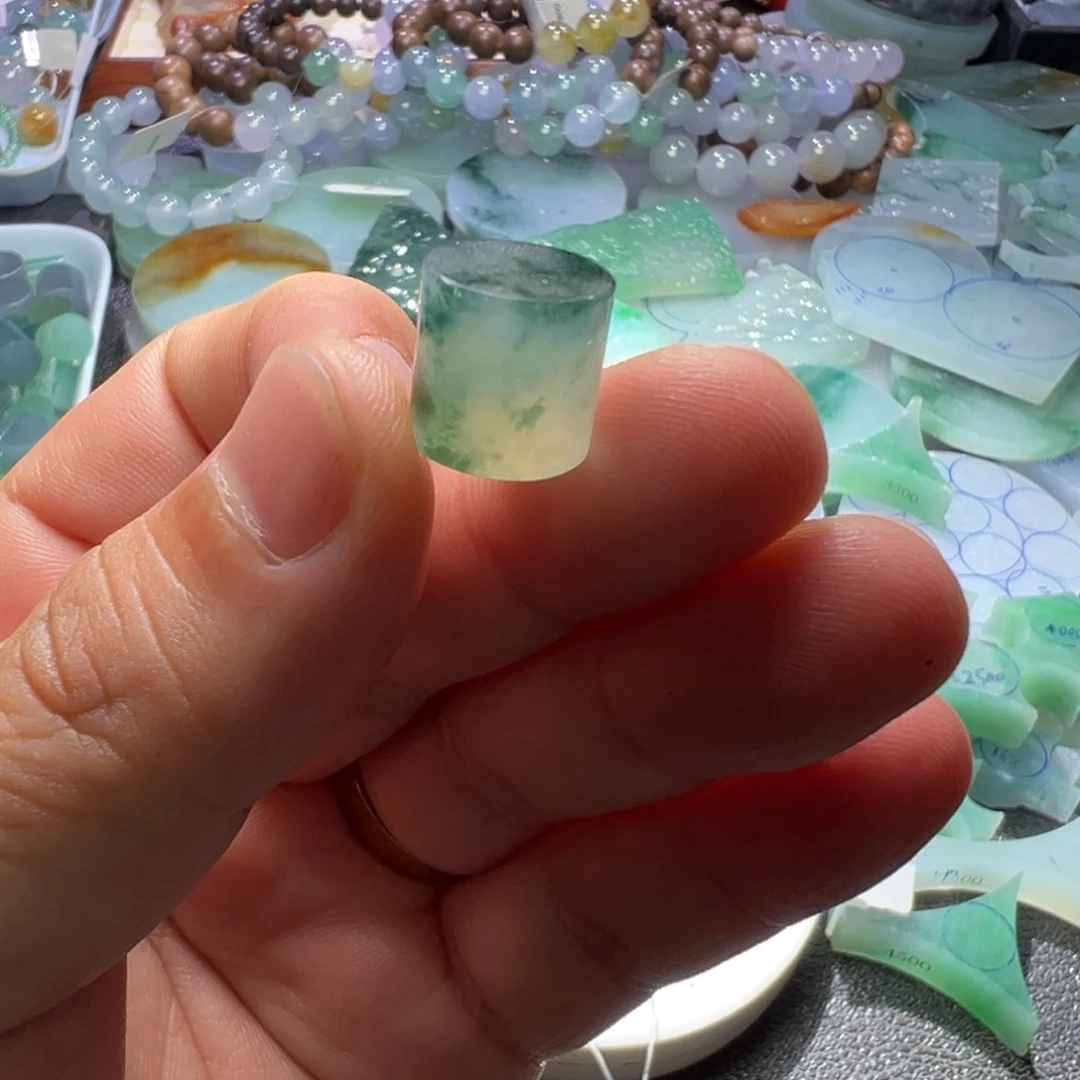 兜***米定制翡翠未镶嵌翡翠