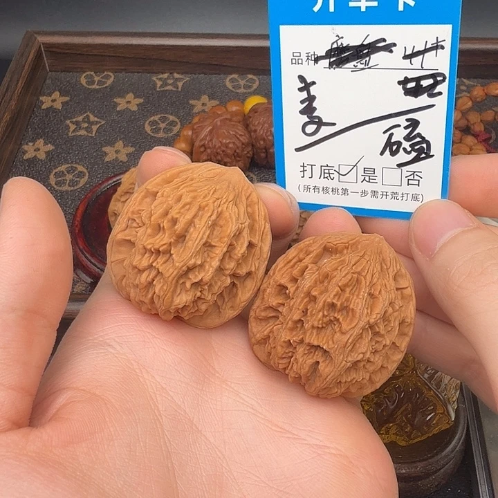 文玩核桃吊坠麦虎39