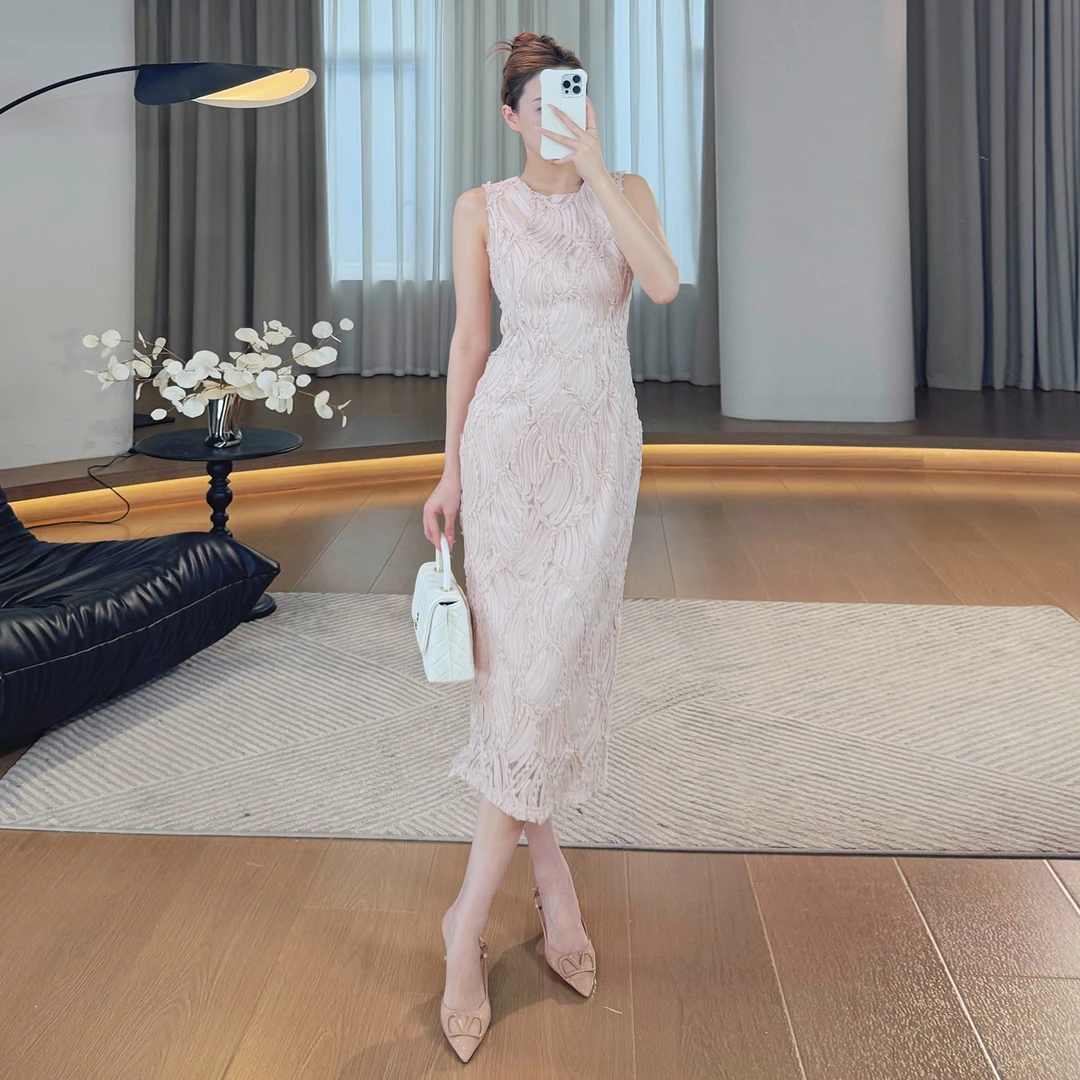 利祯新品【粉雾玫瑰】气质名媛风重工立体花瓣感无袖连衣裙女LZ2370
