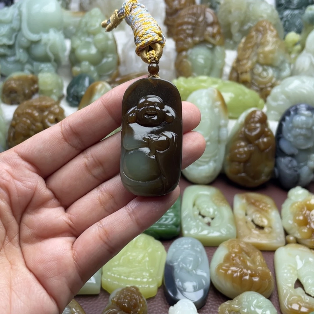 黑***使颈饰未镶嵌和田玉