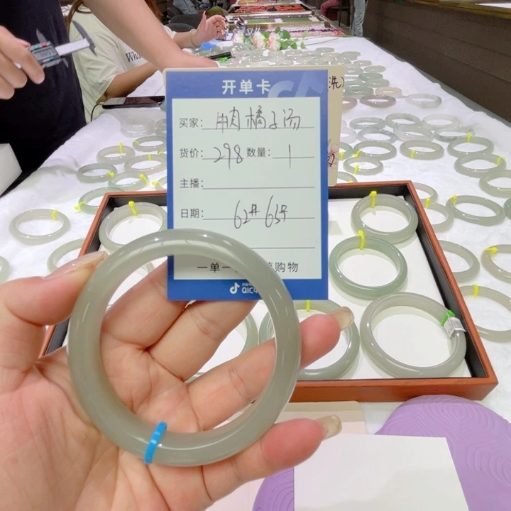石英岩玉手镯未镶嵌