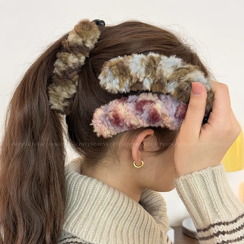 秋冬毛绒撞色香蕉夹女2025新款高级感百搭马尾夹后脑勺显发量发饰