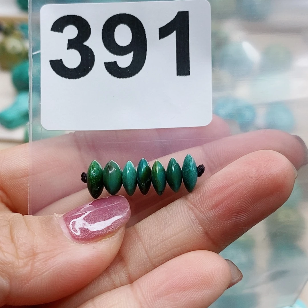 绿松石颈饰未镶嵌踏***痕