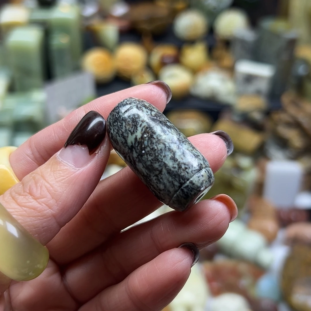 岫岩河磨玉（透闪石质玉）未镶嵌颈饰河磨玉勒子