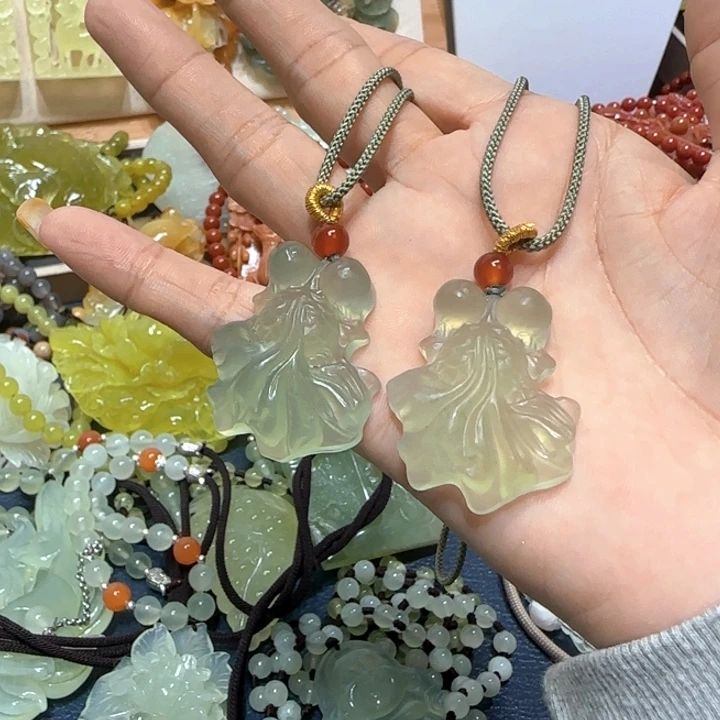 未镶嵌蛇纹石玉吊坠