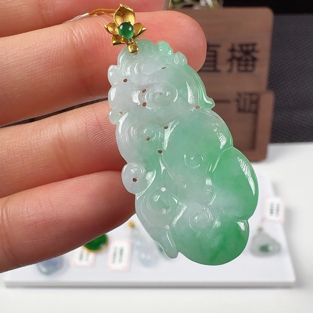 翡翠18K金镶嵌颈饰