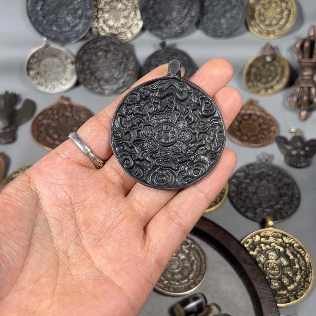 H***O九宫脖挂黑色配饰配饰