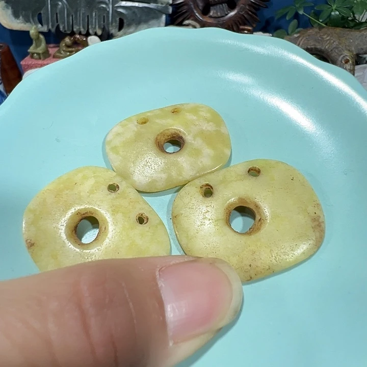 透闪石质玉未镶嵌挂件