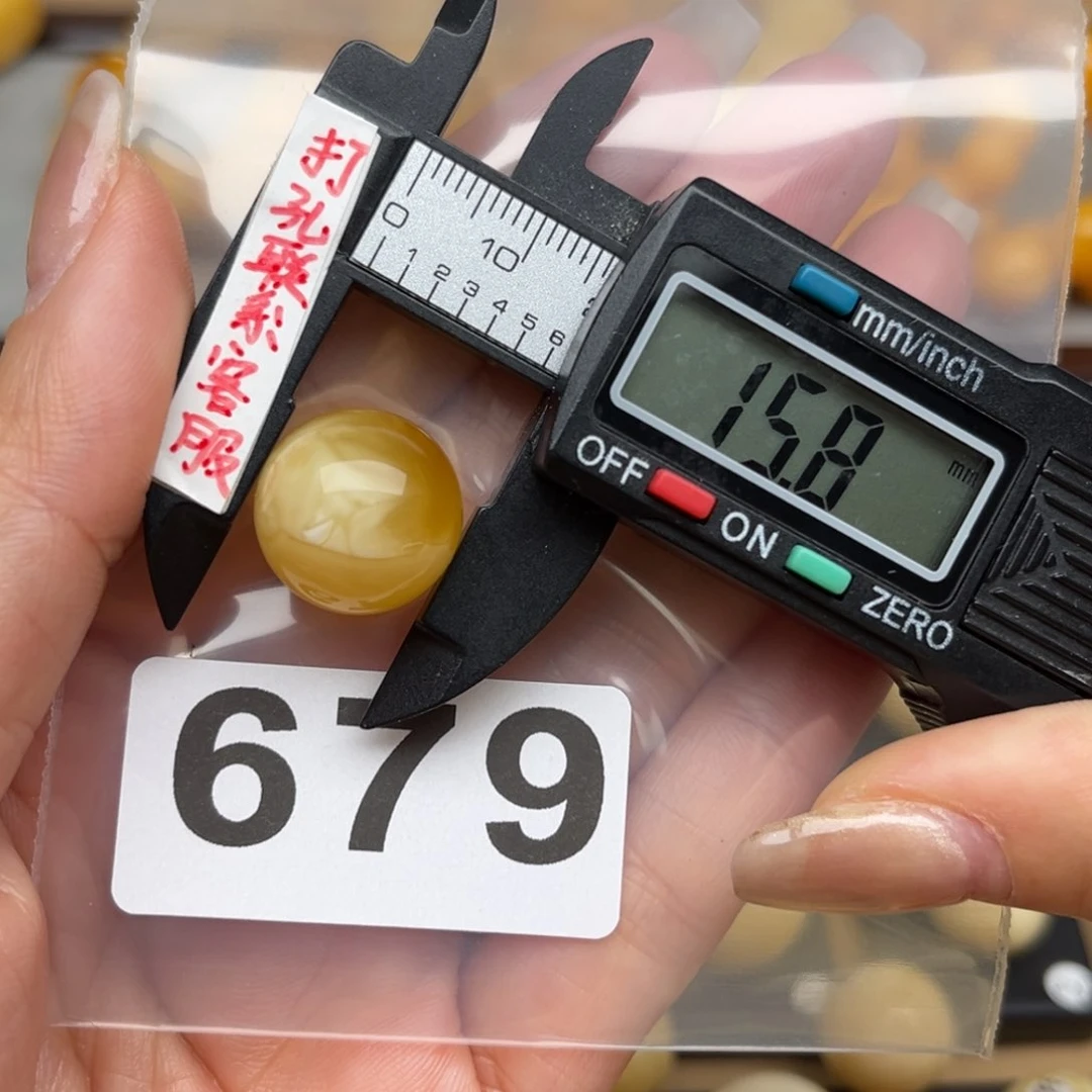 蜜蜡裸石未镶嵌华****?蜜蜡