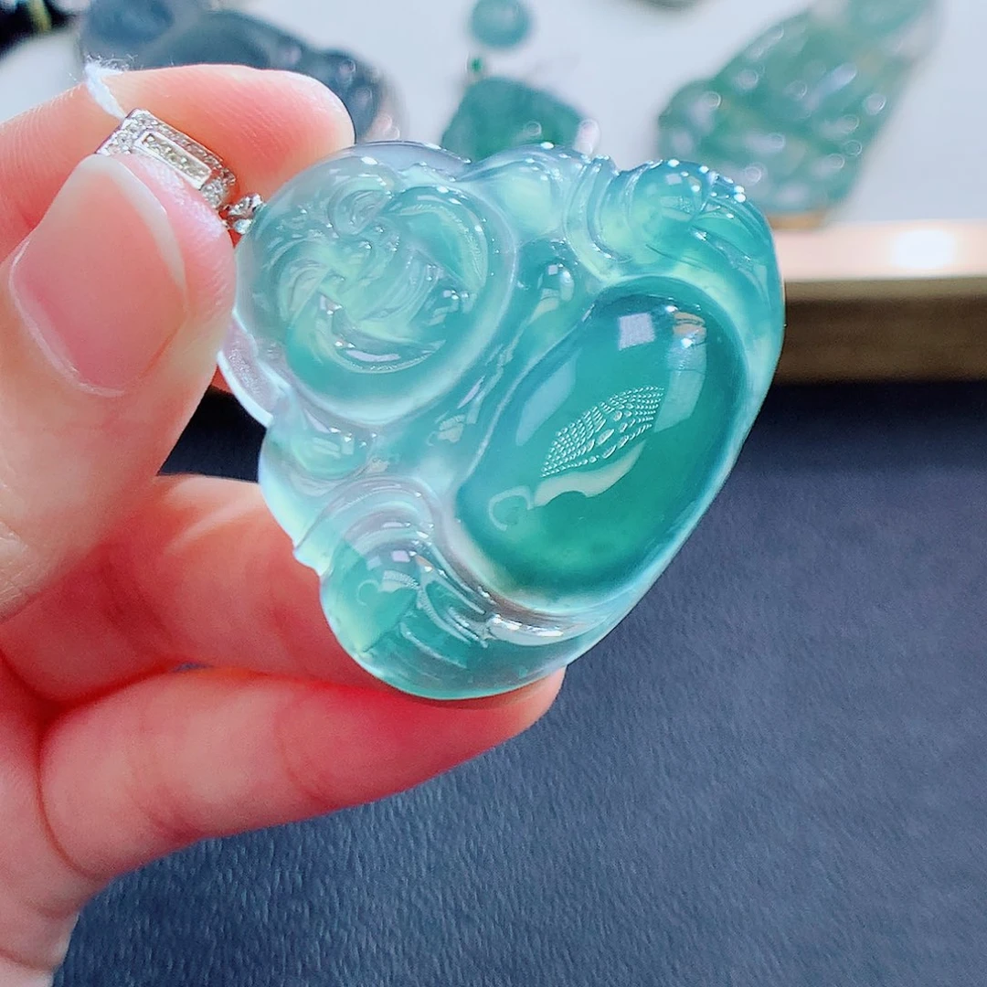 翡翠挂件未镶嵌翡翠