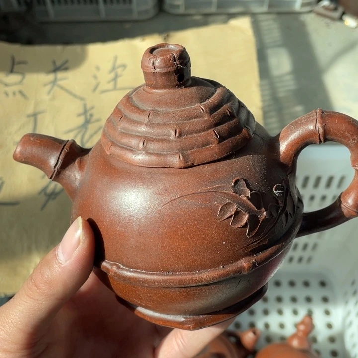 老厂紫砂壶一件。