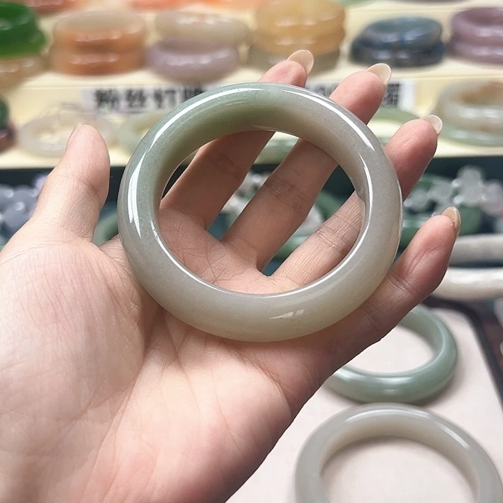 石英质玉手镯未镶嵌