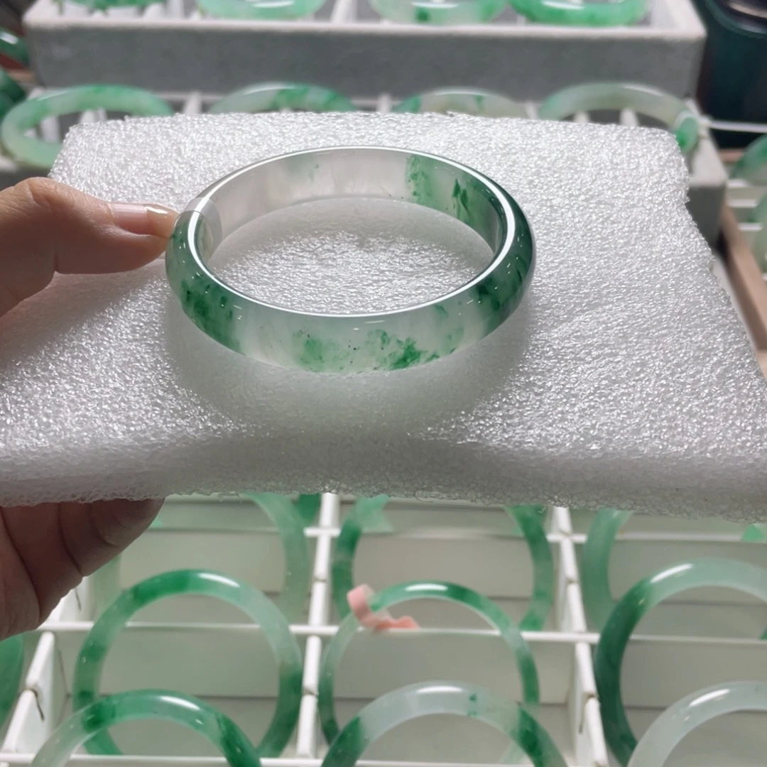 石英质玉（非洲翠）未镶嵌手镯2-56