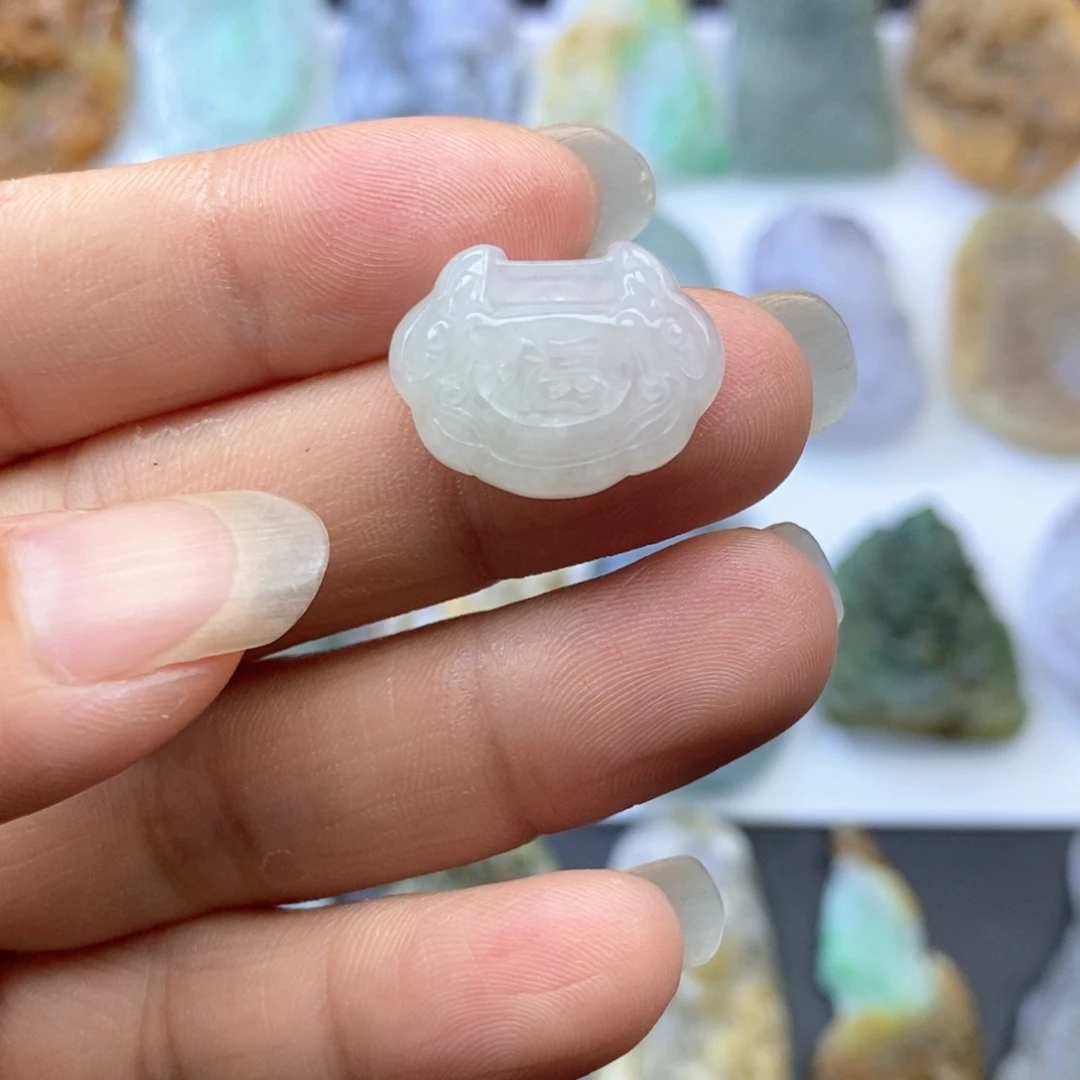 定制翡翠未镶嵌锁