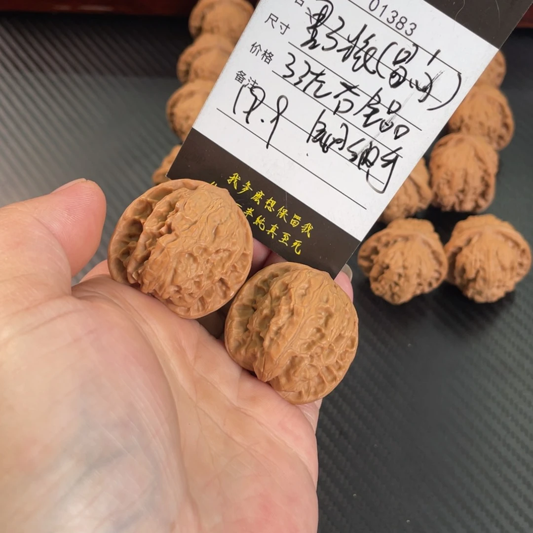 文玩核桃把件野狼33左右