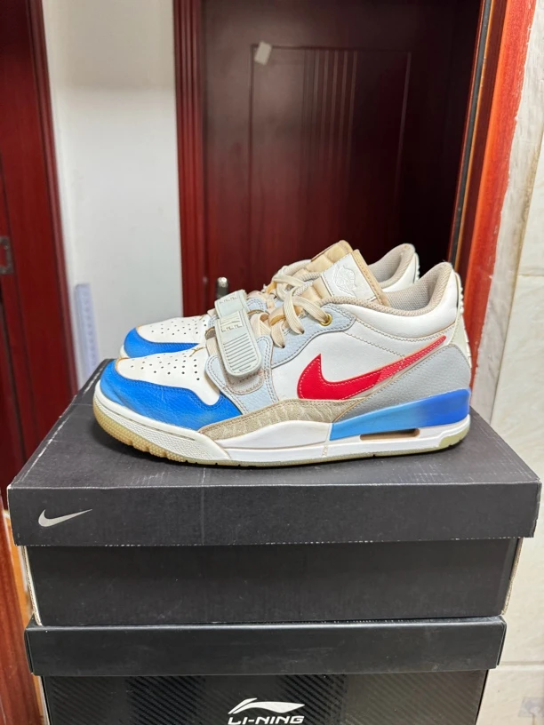 41码 AJ312 白蓝红 9新成色 无原盒 篮球鞋