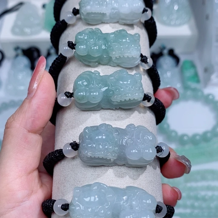 翡翠未镶嵌颈饰吊坠