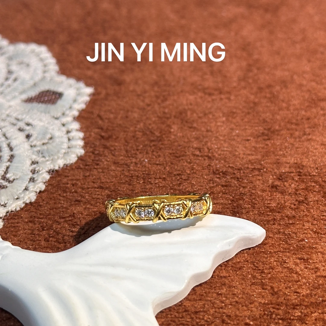足银莫桑石戒指 JIN YI MING时尚镶嵌XO莫桑钻固口戒