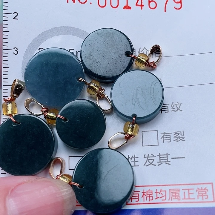 翡翠未镶嵌吊坠(赠链)