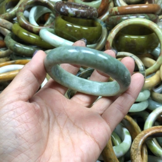未镶嵌蛇纹石玉手镯?**靖