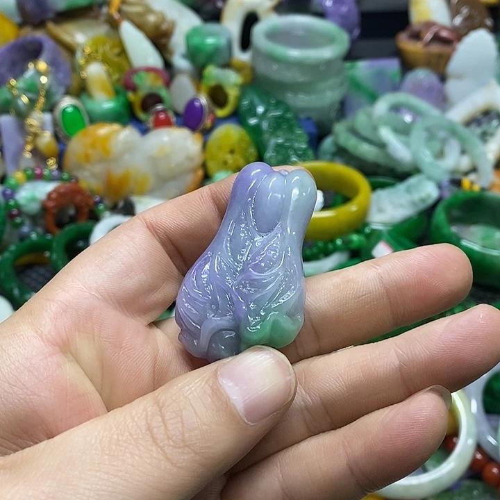 颈饰未镶嵌翡翠缅甸翡翠首饰市场