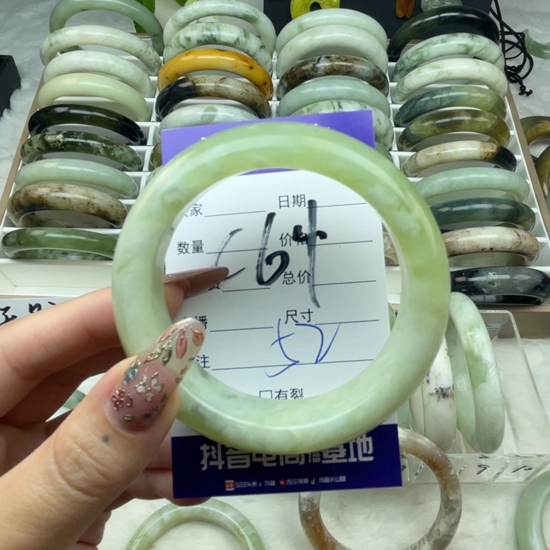 香****蛇纹石玉未镶嵌手镯