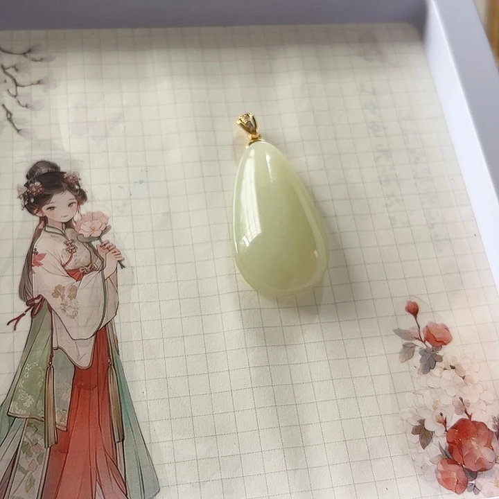 边***原和田玉未镶嵌颈饰