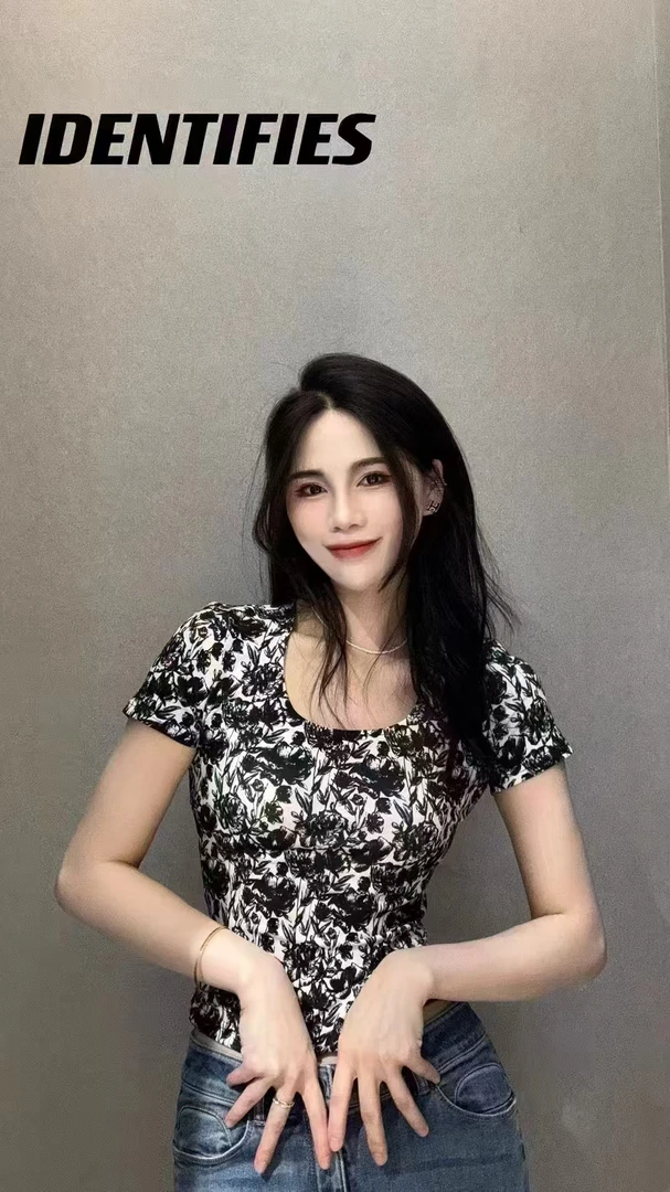 易缔媤/D31209碎花显瘦气质夏季修身时尚法式设计感收腰冰丝T恤