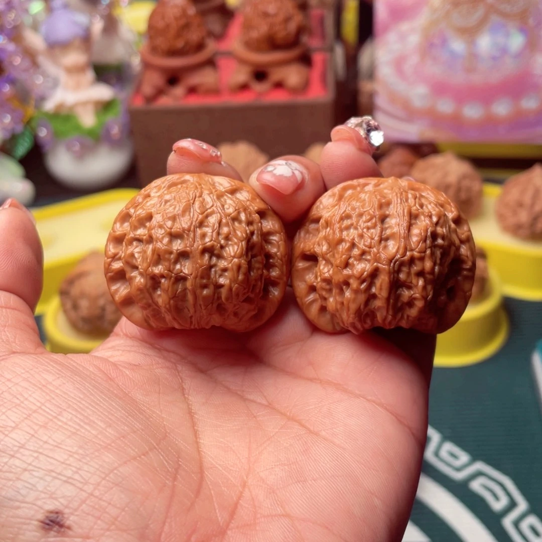 【闪购商品】文玩核桃把件皮**云血麒麟