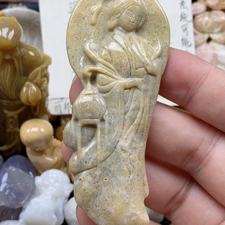 颈饰未镶嵌硅化珊瑚（珊瑚玉）有瑕