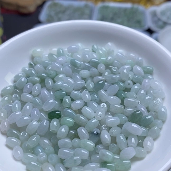 翡翠未镶嵌手链卡4乘6的冰绿白米珠100个