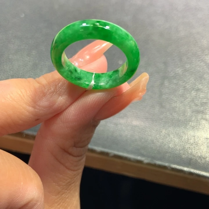 翡翠戒指未镶嵌翡翠