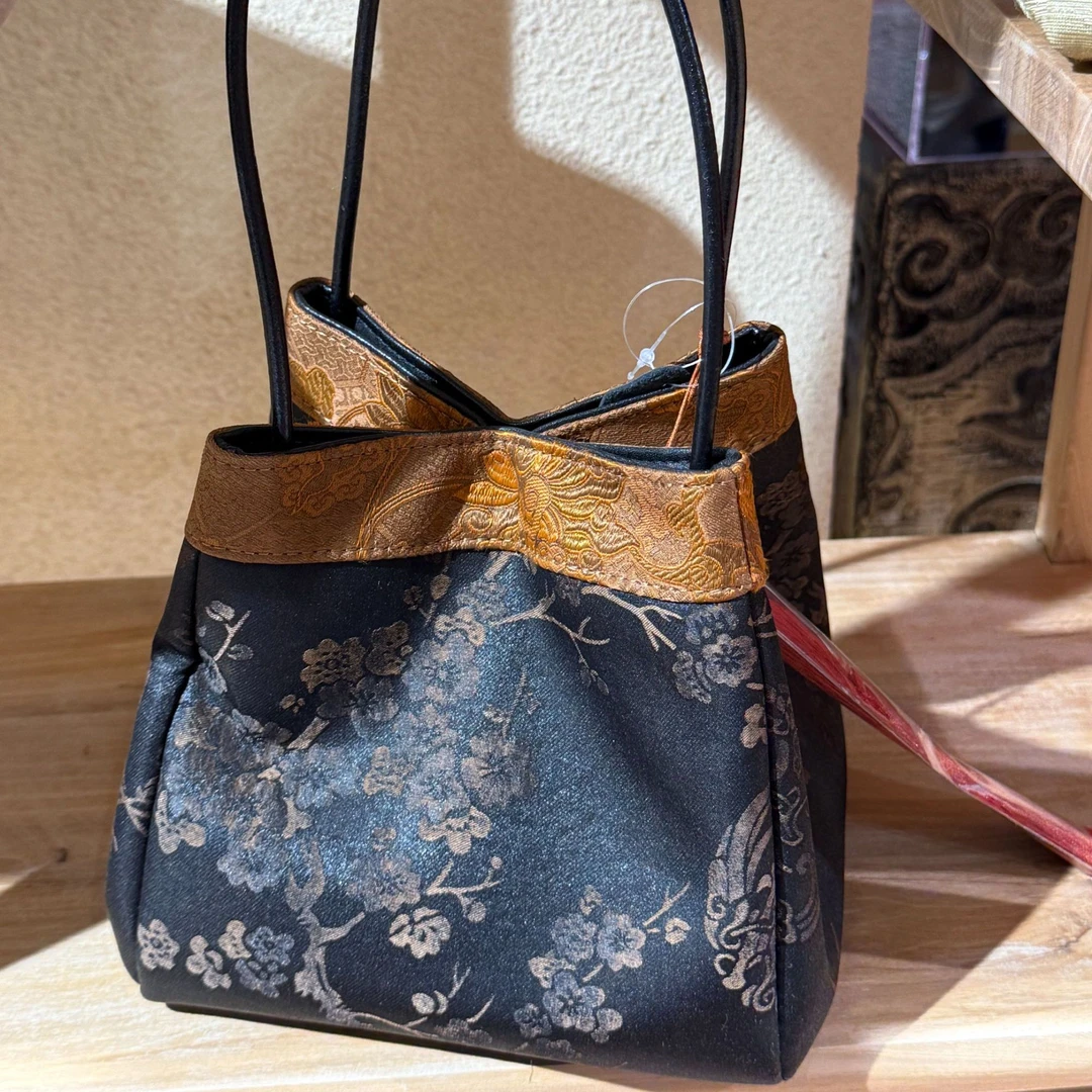 纯手工制作手提包非遗面料