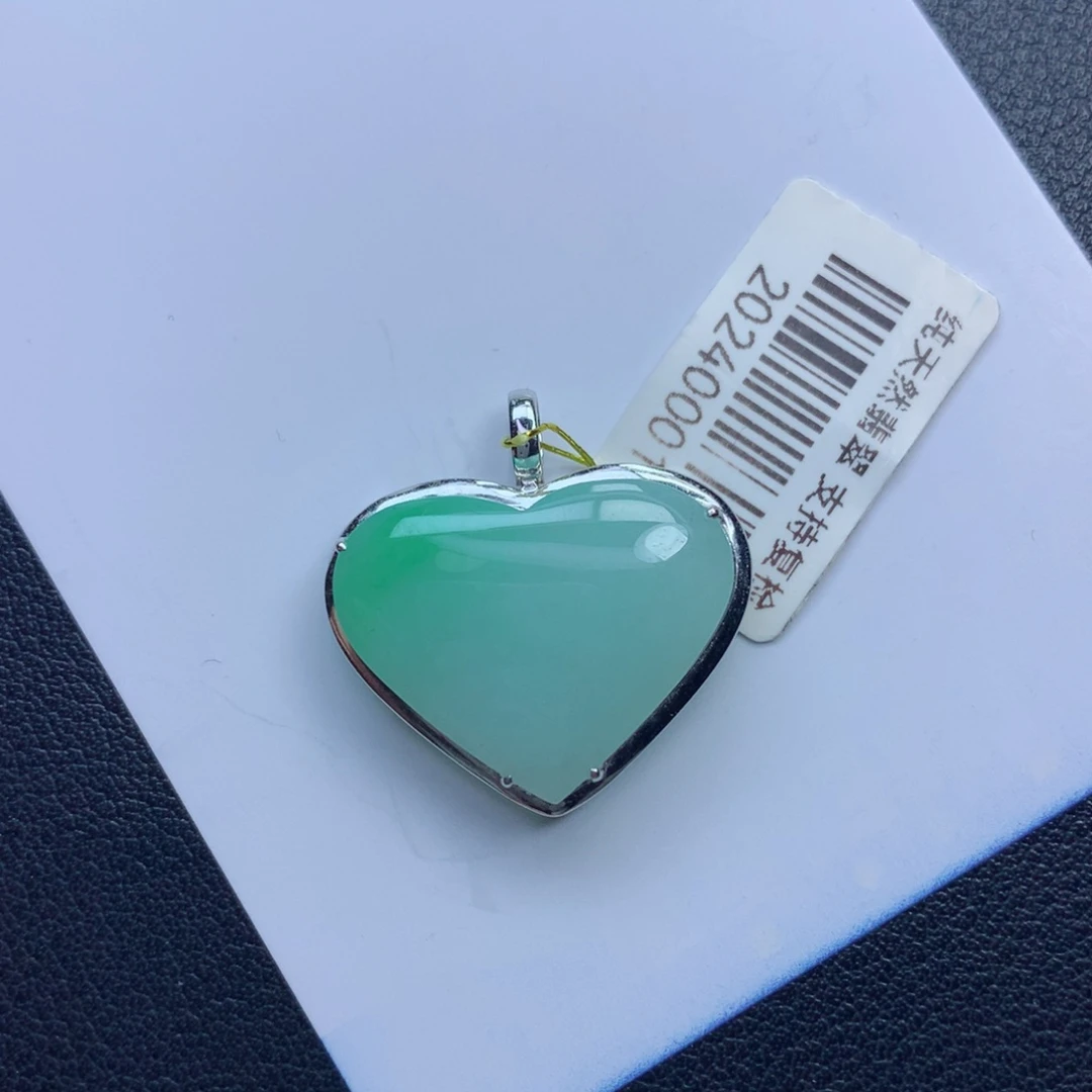 翡翠颈饰未镶嵌爱心