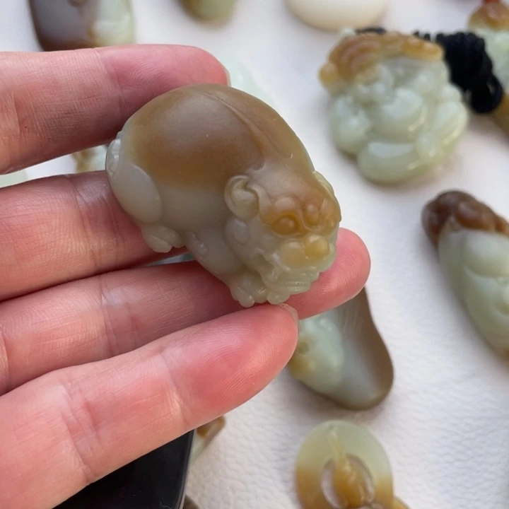 和田玉未镶嵌挂件