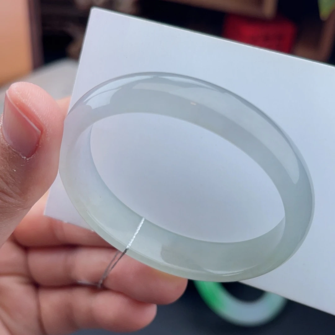 未镶嵌手镯（贵妃镯）翡翠