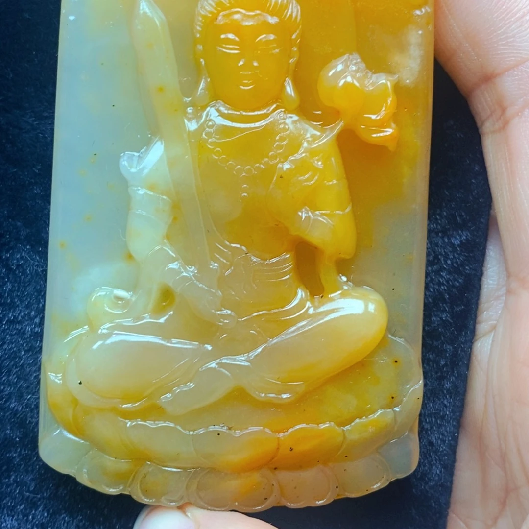 未镶嵌石英质玉（黄龙玉）颈饰