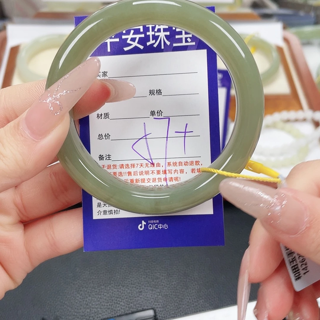 和田玉未镶嵌手镯