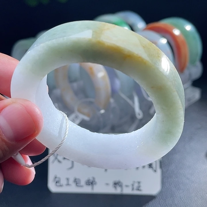 定制翡翠未镶嵌翡翠手镯