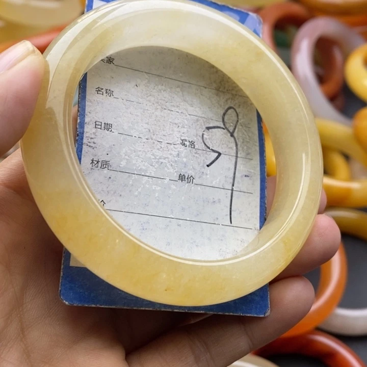 未镶嵌手镯石英质玉