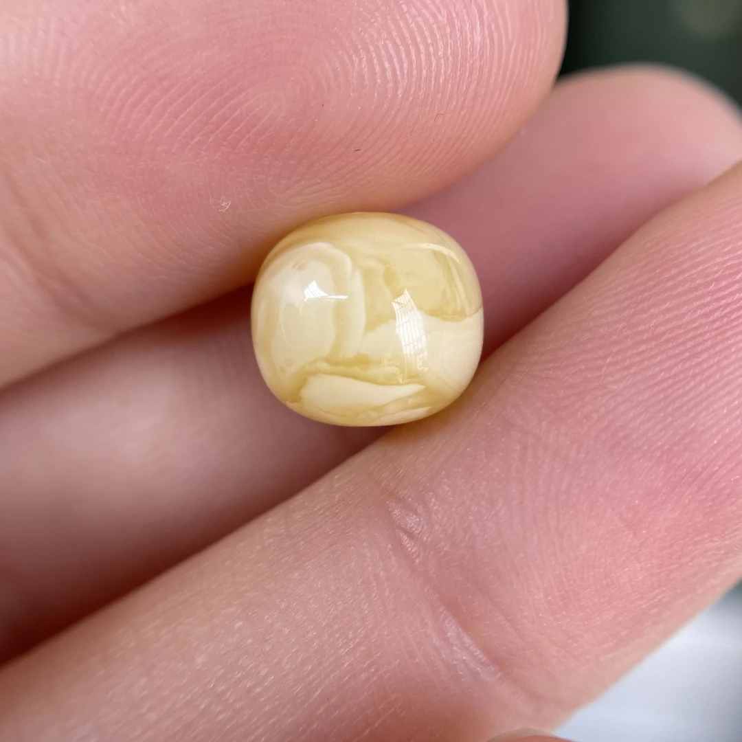 蜜蜡橘黄千层老型配饰9.7×8.7mm，飘花无优化