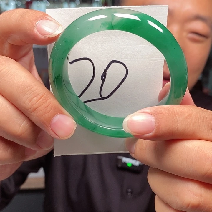 石英质玉（非洲翠）手镯未镶嵌