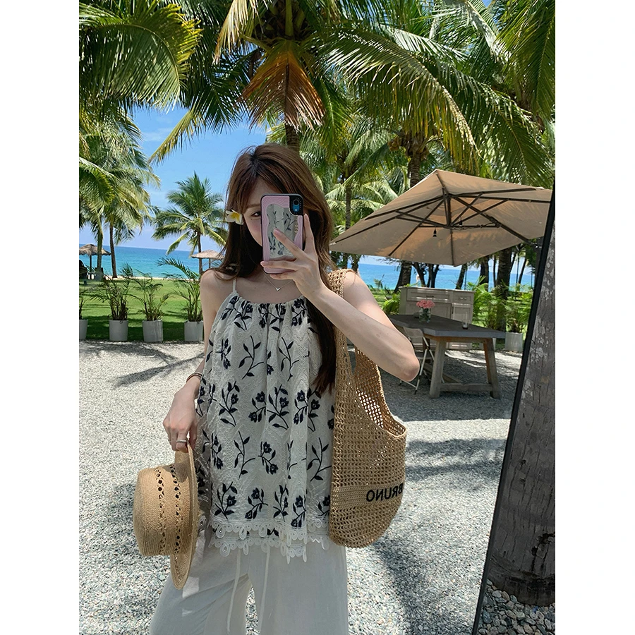 张贝贝 清迈花市 高密麻 植物系刺绣碎花挂脖吊带