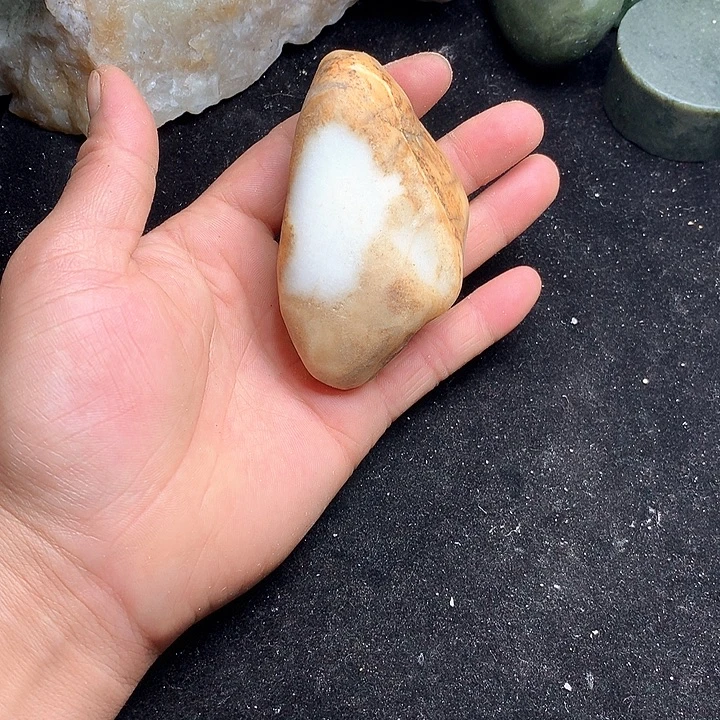 和田玉（糖玉）未镶嵌珠宝奇石