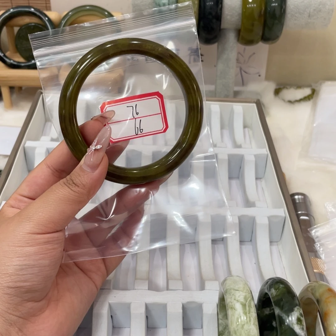 蛇纹石玉未镶嵌手镯